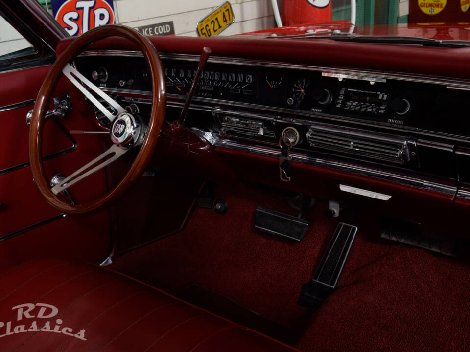 Image 28/41 of Buick Le Sabre Convertible (1966)