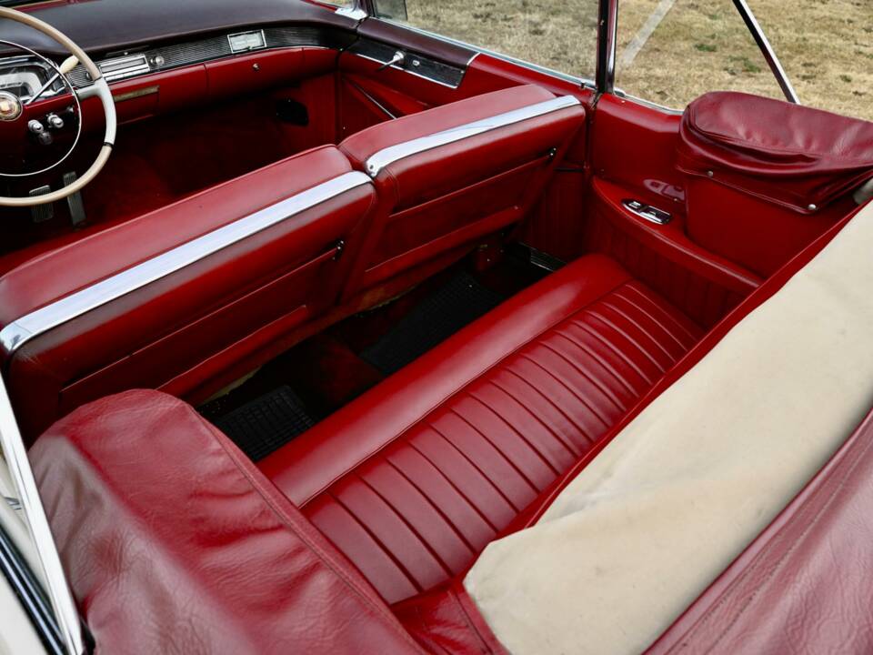 Bild 36/50 von Cadillac 62 Convertible (1954)