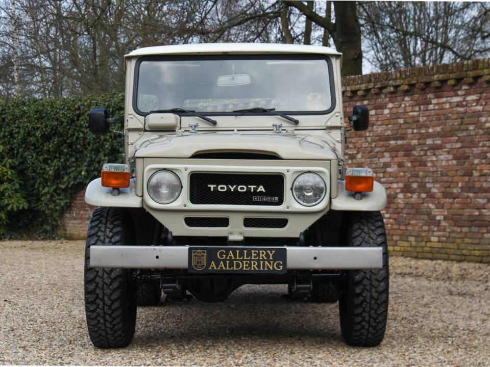 Image 5/50 of Toyota Land Cruiser BJ 40 (1980)