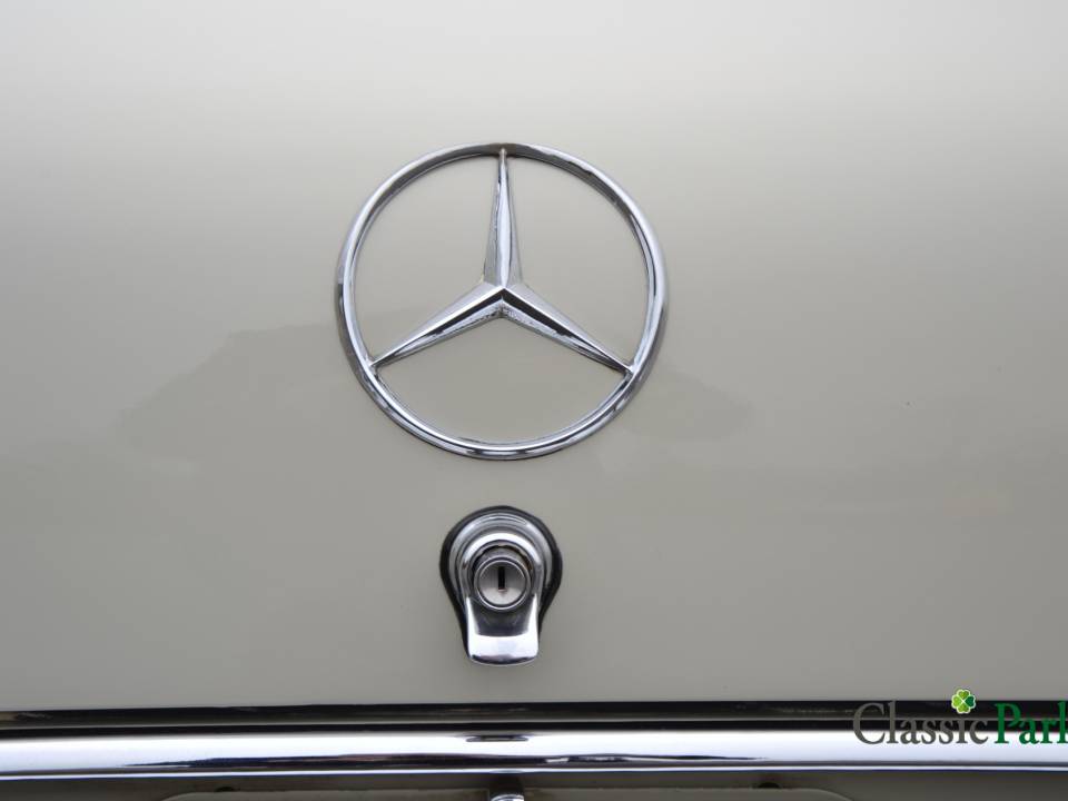 Afbeelding 49/50 van Mercedes-Benz 220 S b (1961)