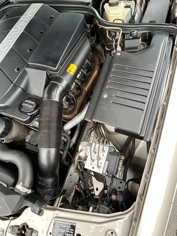 Image 21/25 of Mercedes-Benz SL 500 (1999)