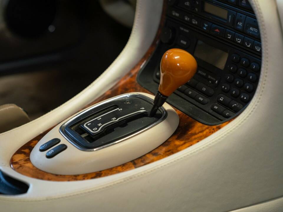 Bild 35/50 von Daimler Super V8 (1997)