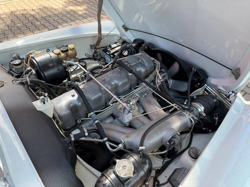 Image 22/42 of Mercedes-Benz 280 SL (1968)