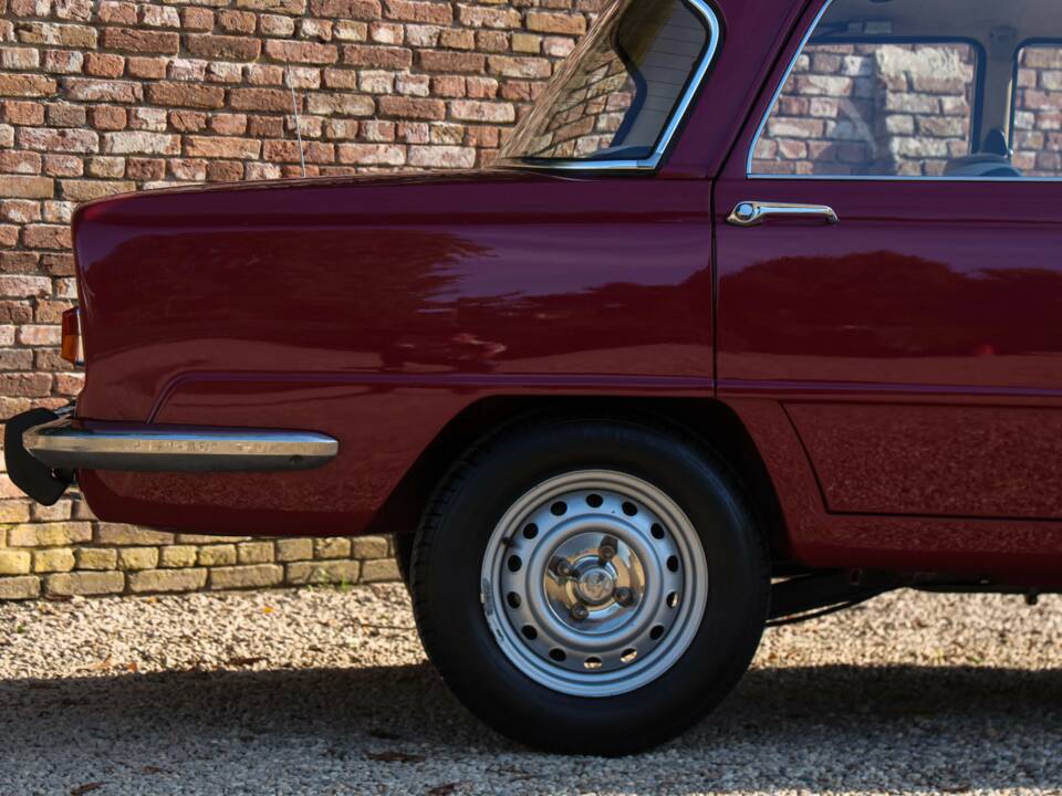 Image 38/50 of Alfa Romeo Giulia Nuova Super 1300 (1975)