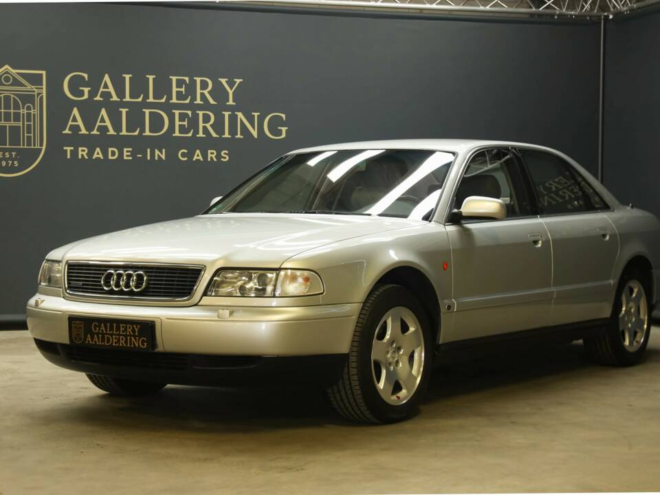 Immagine 40/50 di Audi A8 4.2 quattro (1995)