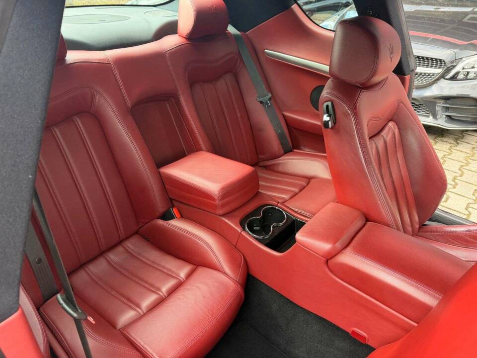 Imagen 15/21 de Maserati GranTurismo 4.2 (2007)