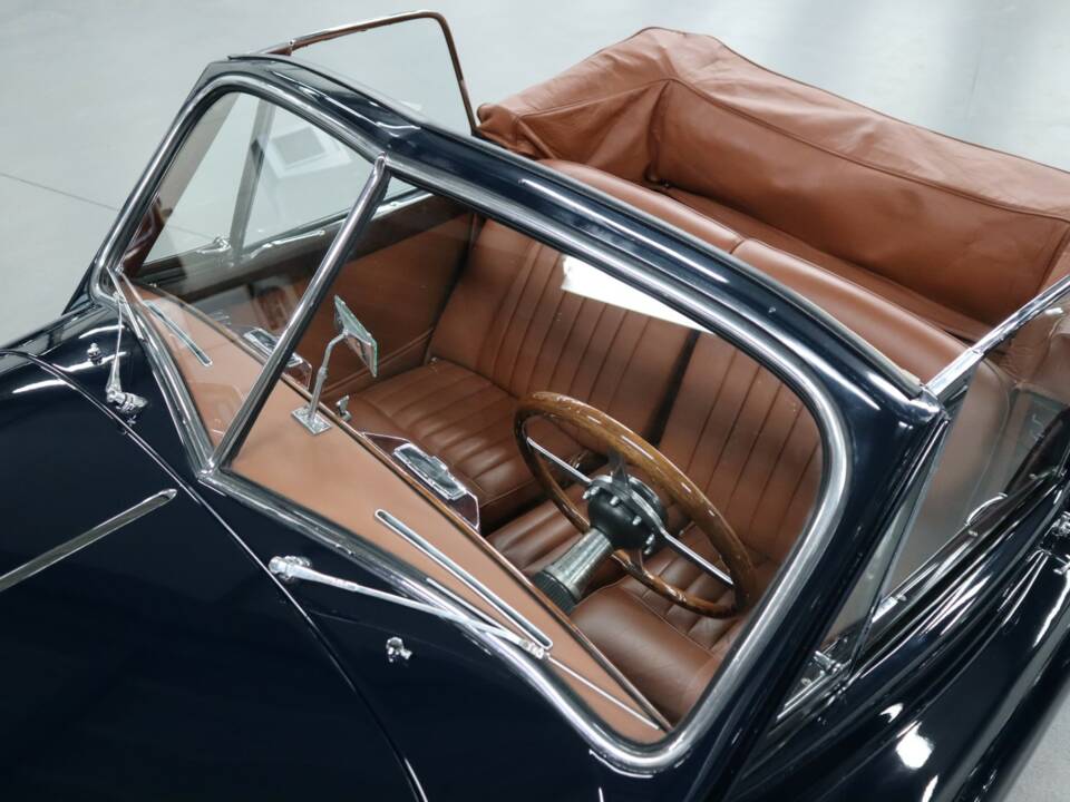 Image 39/43 of Jaguar XK 140 DHC (1957)