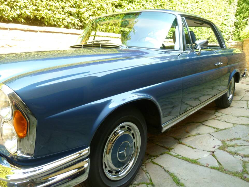 Afbeelding 10/32 van Mercedes-Benz 280 SE (1969)