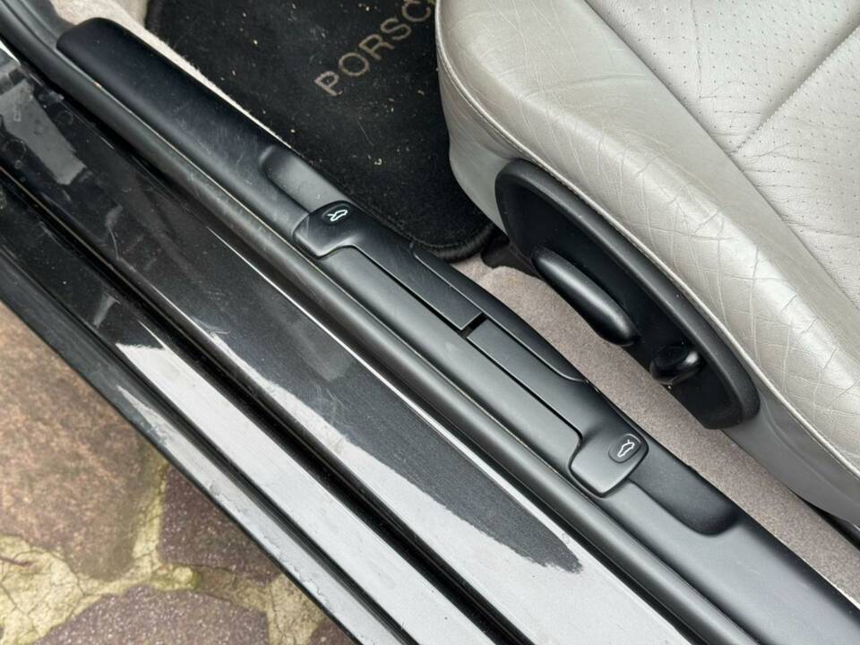 Image 28/34 of Porsche Boxster (2000)