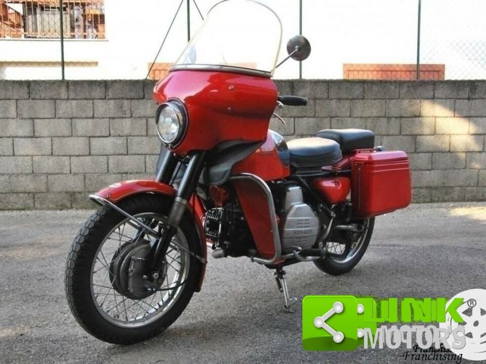 Image 3/10 of Moto Guzzi DUMMY (1972)