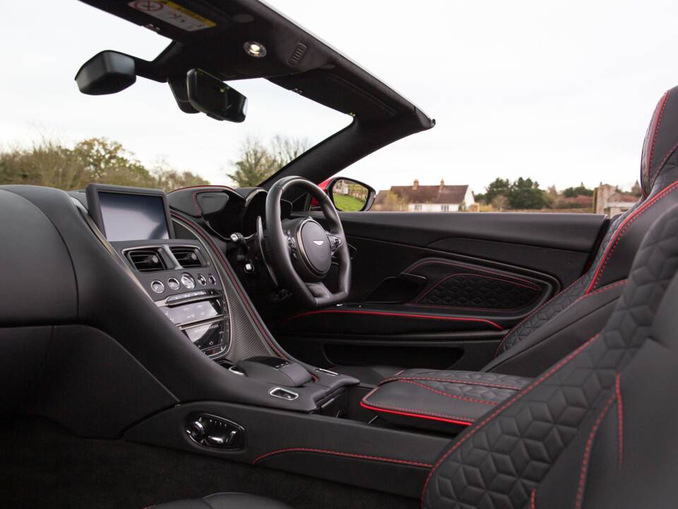 Immagine 60/84 di Aston Martin DBS 770 Ultimate Volante (2023)