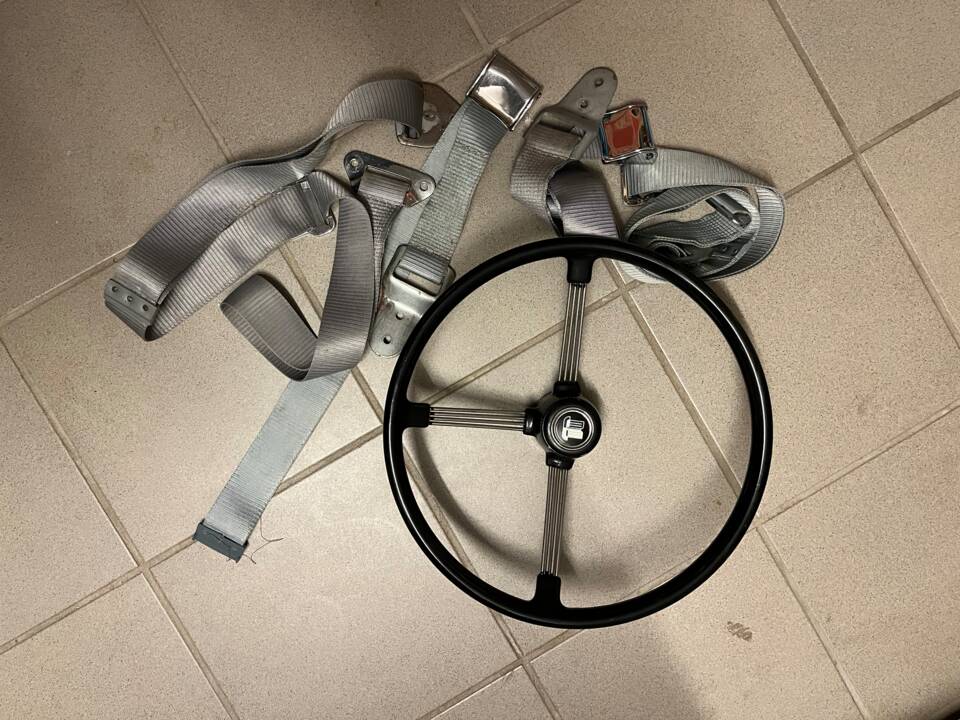 Image 15/50 of Triumph Herald 1200 (1965)