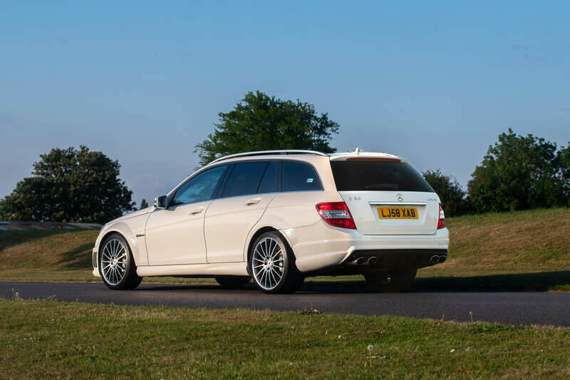Immagine 34/50 di Mercedes-Benz C 63 AMG T (2009)