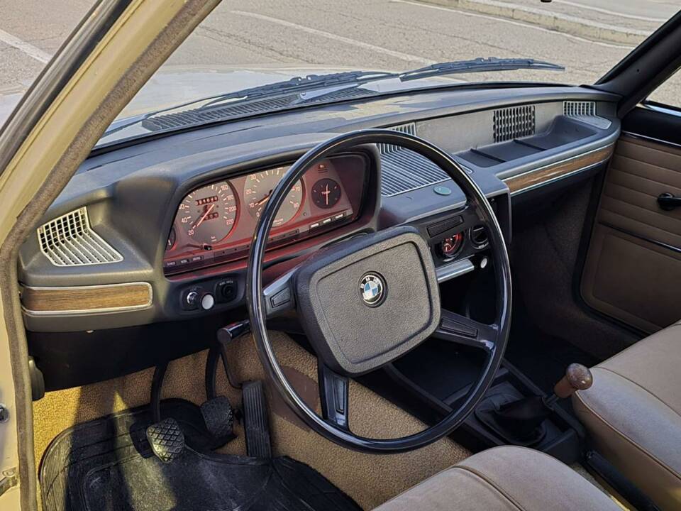 Image 4/50 of BMW 525 (1975)