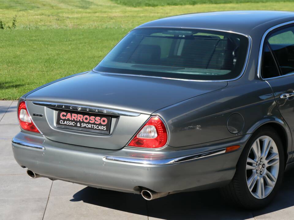 Image 43/50 of Jaguar XJ 8 4.2 (2004)