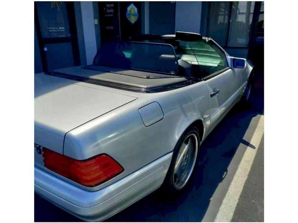 Image 18/40 of Mercedes-Benz SL 500 (1996)