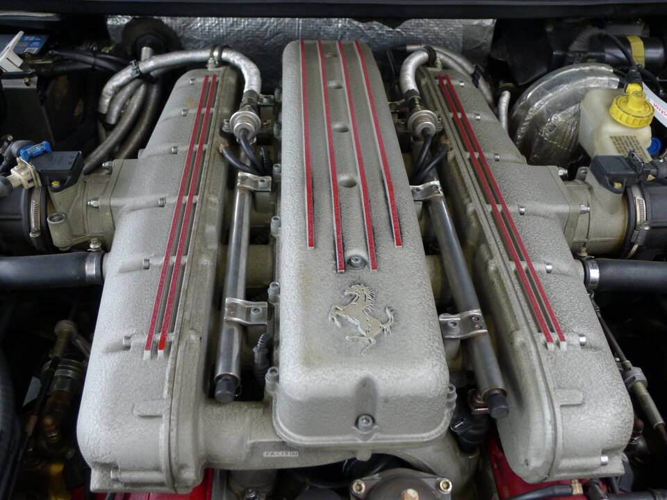 Image 13/41 of Ferrari 550 Maranello (2000)
