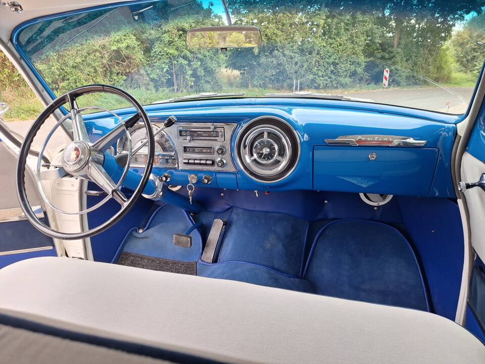 Image 8/17 of Pontiac Chieftain (1953)
