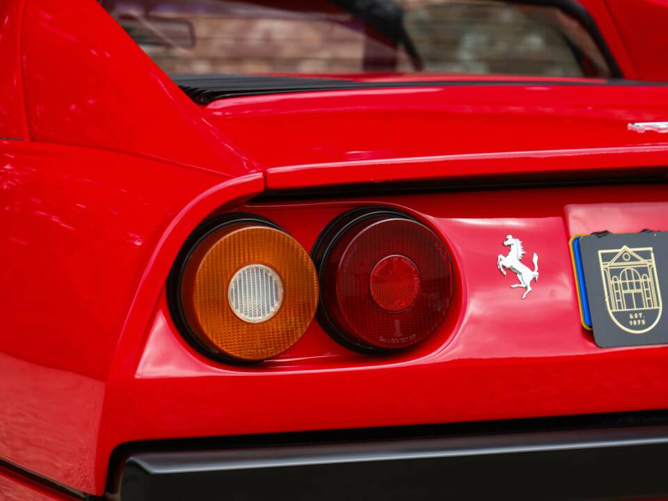 Image 7/50 de Ferrari 308 GTSi (1981)