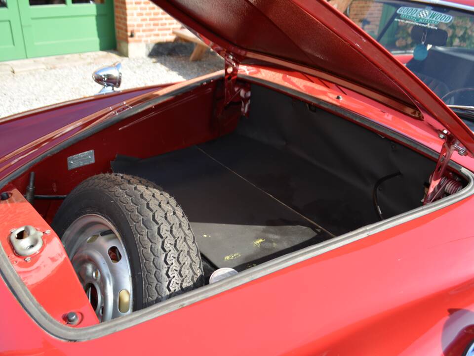 Image 13/15 of Volkswagen Karmann Ghia 1500 (1967)