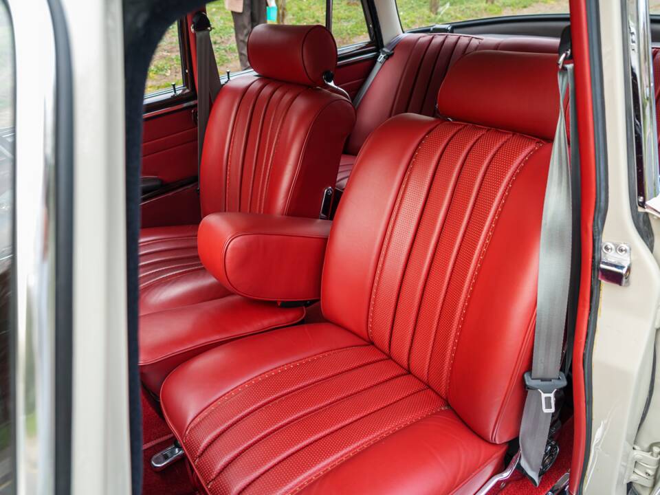 Bild 24/33 von Mercedes-Benz 300 SE (1965)