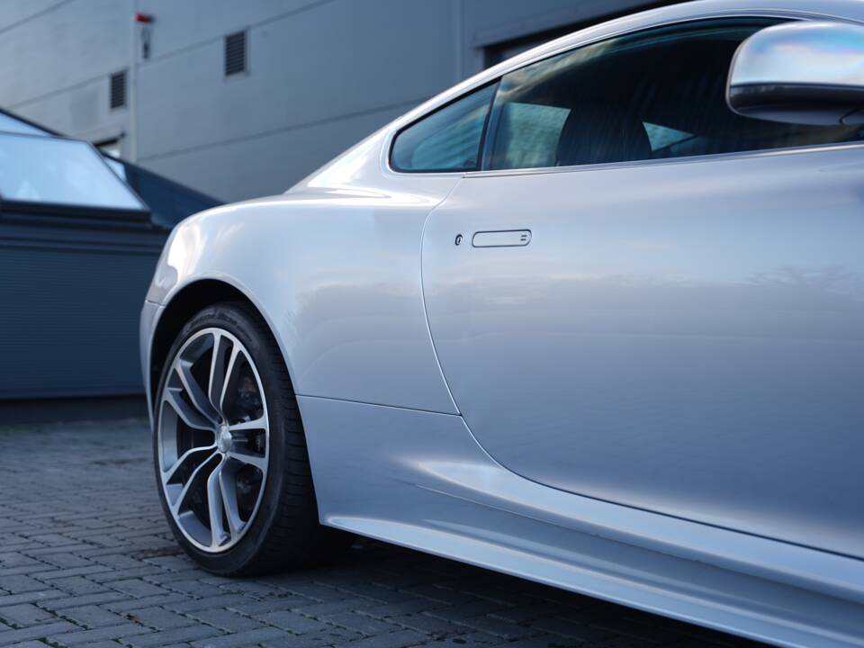 Immagine 45/50 di Aston Martin DBS (2011)