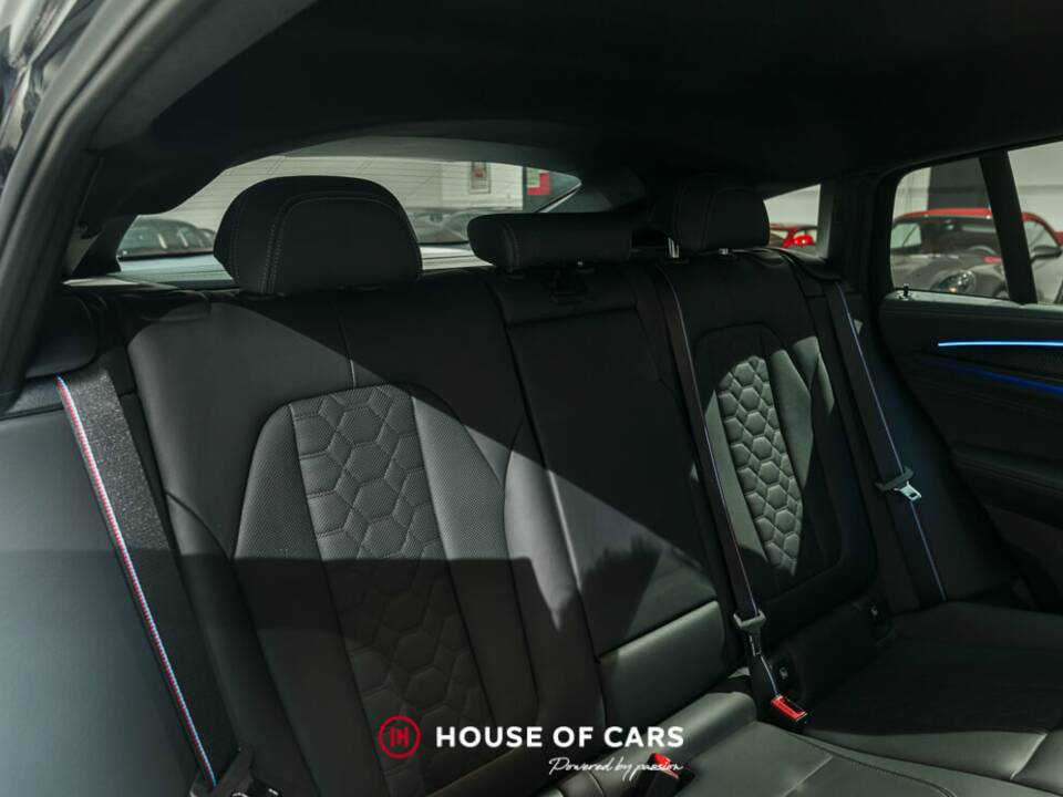 Image 20/24 of BMW X4 M (2022)