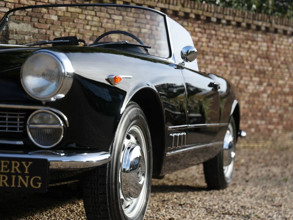 Bild 32/50 von Alfa Romeo 2000 Spider (1961)