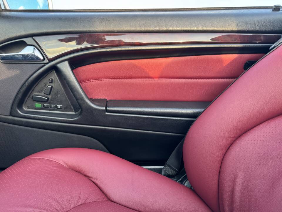 Image 18/51 of Mercedes-Benz SL 320 (1996)