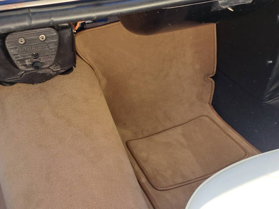 Image 20/46 of Peugeot 404 Coupé (1967)