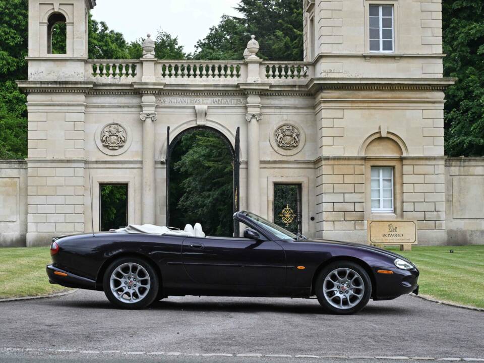 Afbeelding 25/50 van Jaguar XKR (1998)