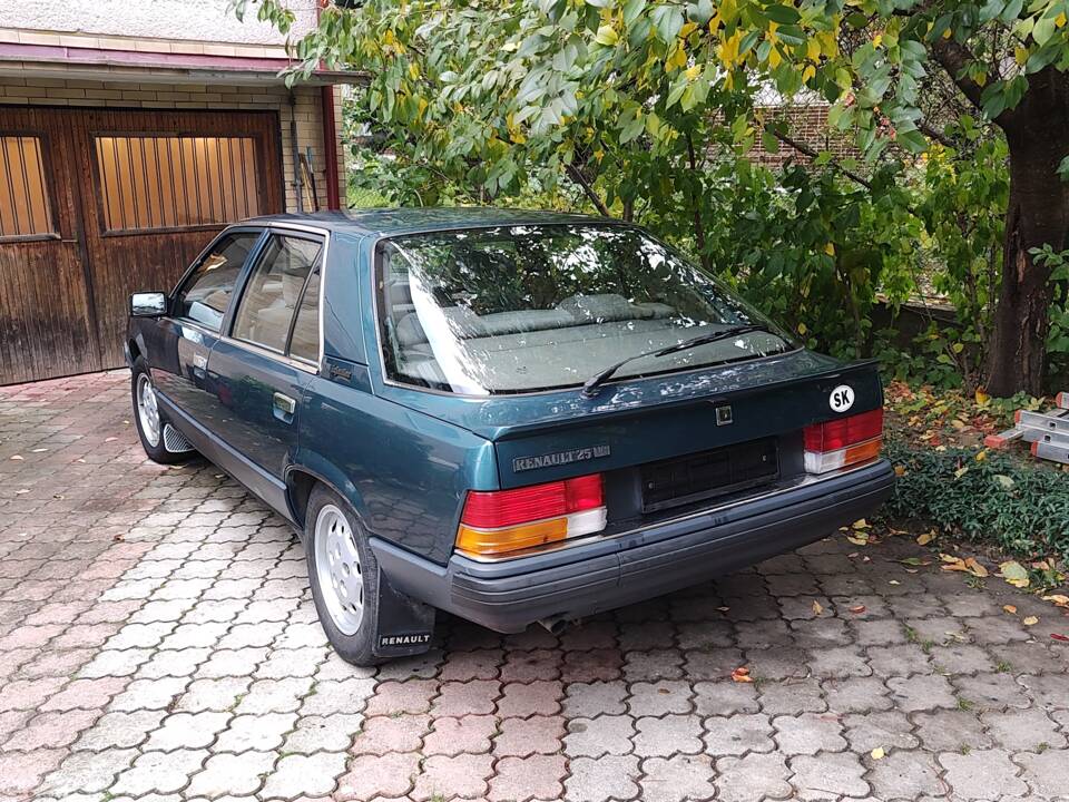Bild 2/31 von Renault R 25 V6 (1984)