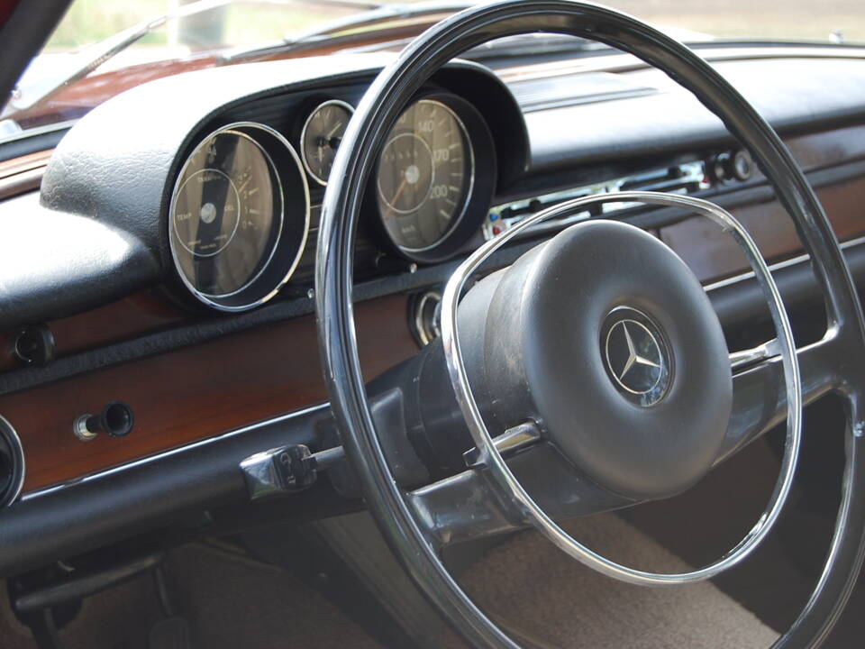 Image 39/58 of Mercedes-Benz 280 SE (1968)