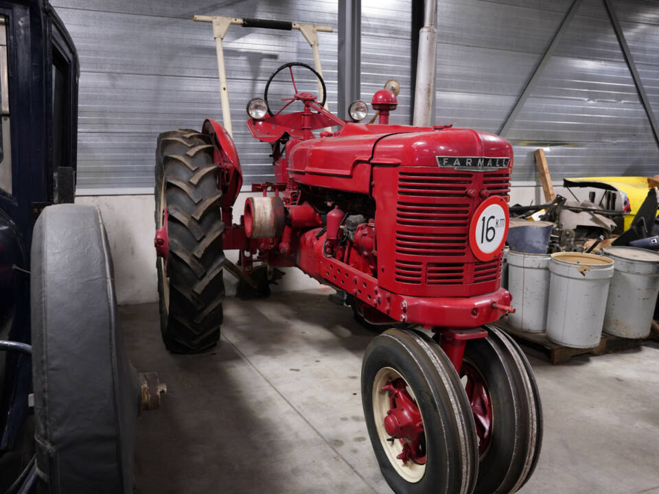 Image 8/27 of Farmall H (1945)