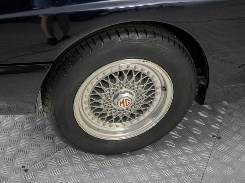 Immagine 34/50 di MG RV8 (1991)