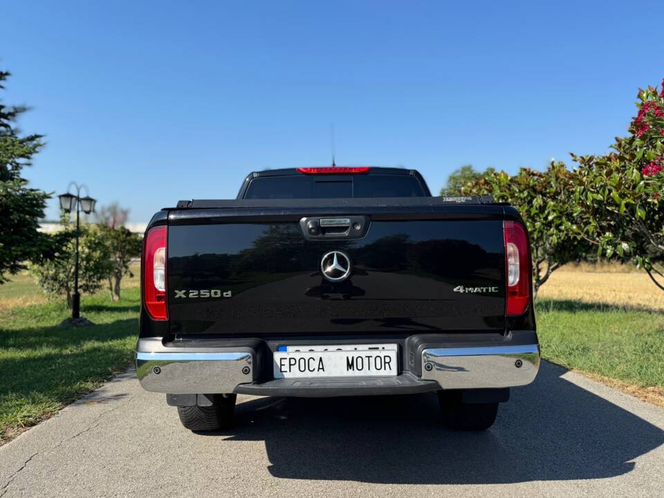 Immagine 6/24 di Mercedes-Benz X 250 d 4MATIC (2020)