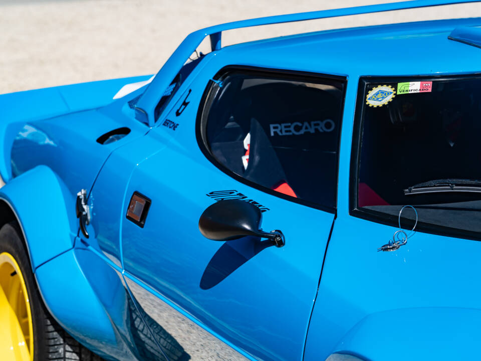 Image 15/46 of Lancia Stratos HF Stradale (1975)