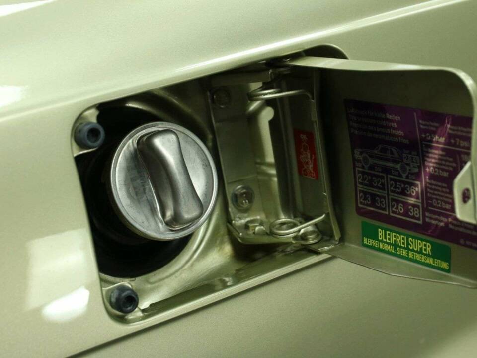 Imagen 44/50 de Mercedes-Benz 380 SL (1984)