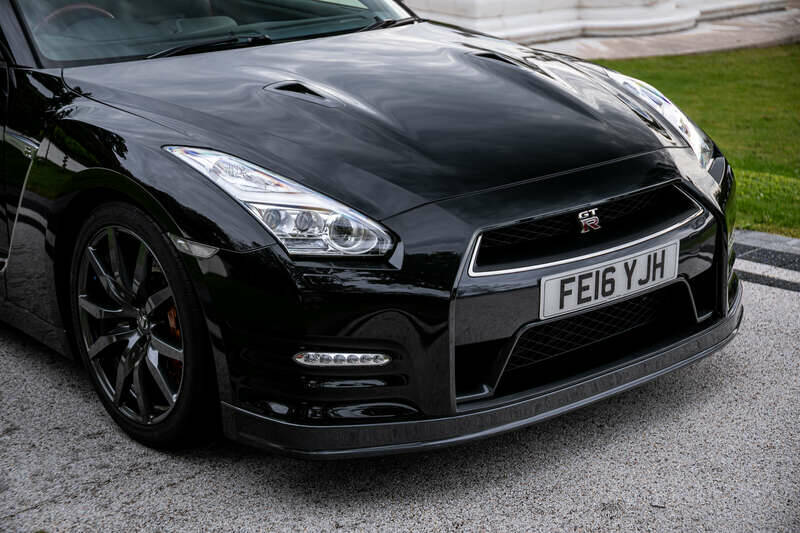Bild 8/37 von Nissan GT-R Black Edition (2016)