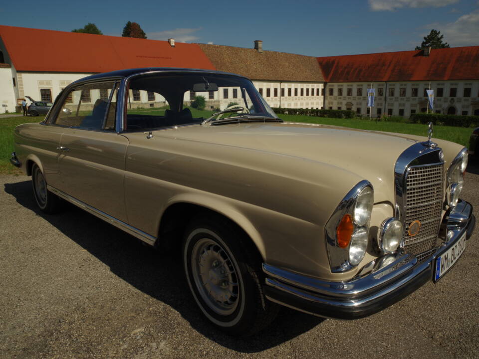 Image 7/73 de Mercedes-Benz 280 SE (1969)