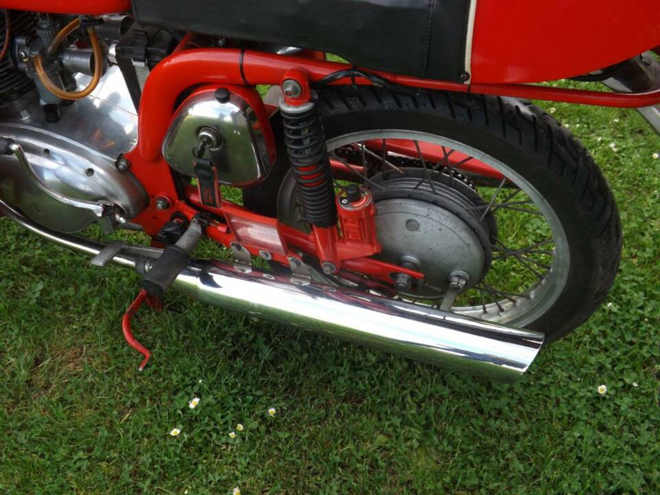 Bild 24/50 von MV Agusta 350 S (1972)