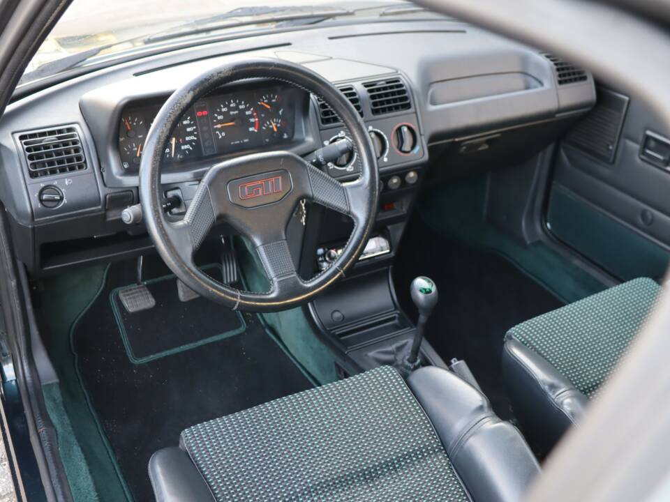 Bild 17/50 von Peugeot 205 GTi 1.9 (1991)
