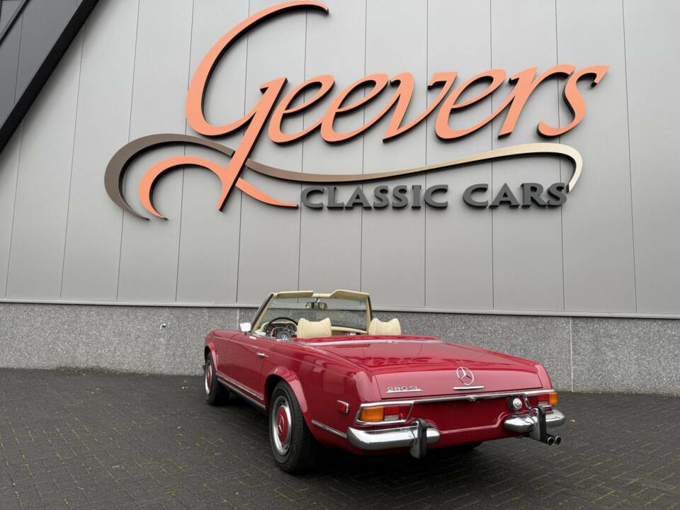 Image 8/50 of Mercedes-Benz 280 SL (1971)