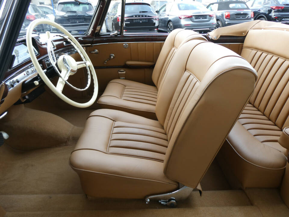 Imagen 10/24 de Mercedes-Benz 220 SE Cabriolet (1959)