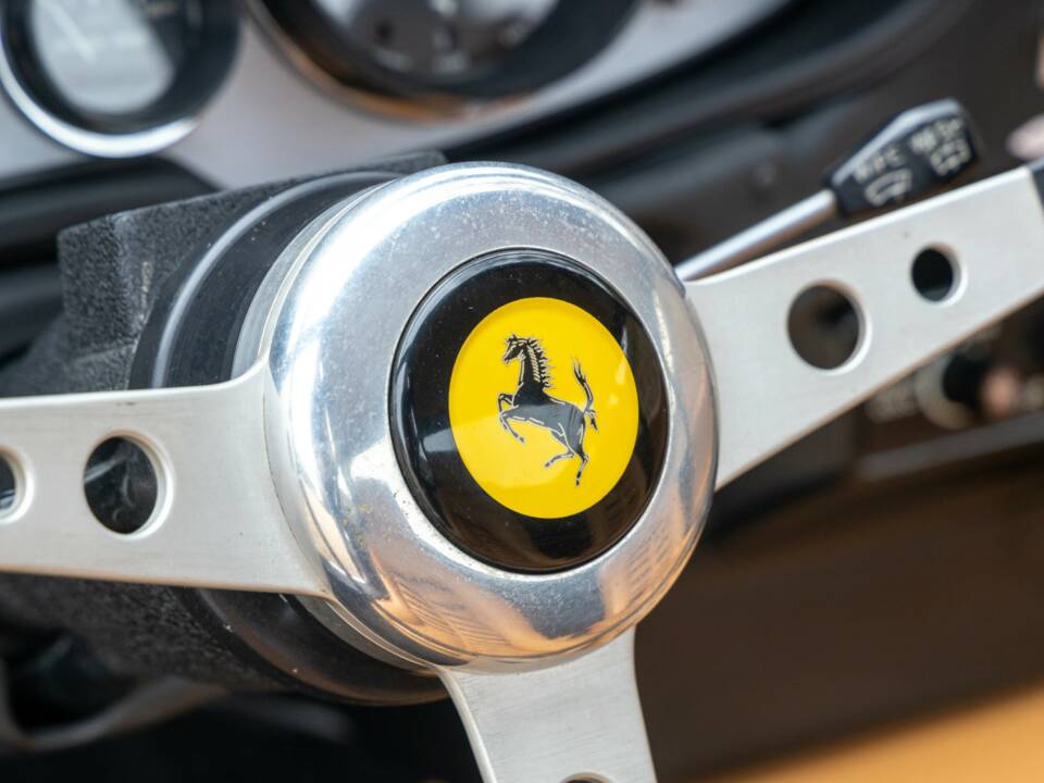 Image 13/50 de Ferrari 365 GTB/4 Daytona (1974)