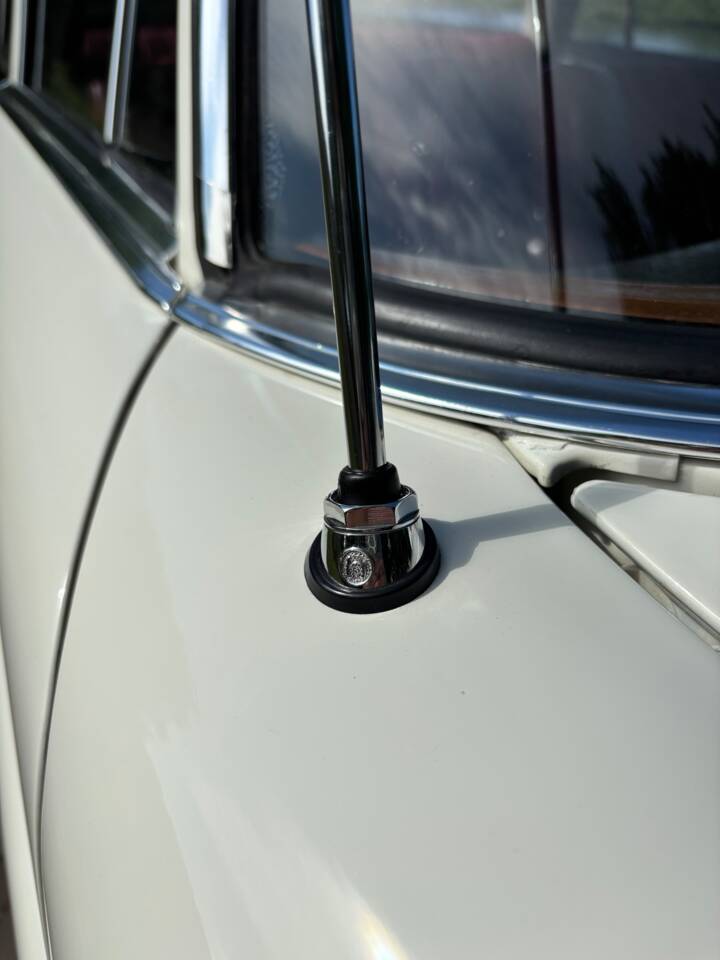 Image 18/64 of Mercedes-Benz 220 S b (1965)