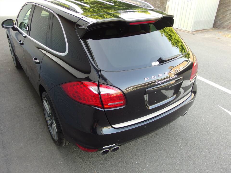 Bild 13/98 von Porsche Cayenne Turbo (2010)