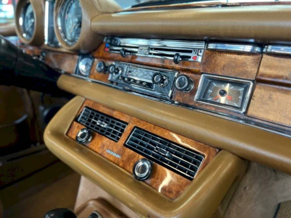 Bild 16/36 von Mercedes-Benz 280 SE 3,5 (1970)