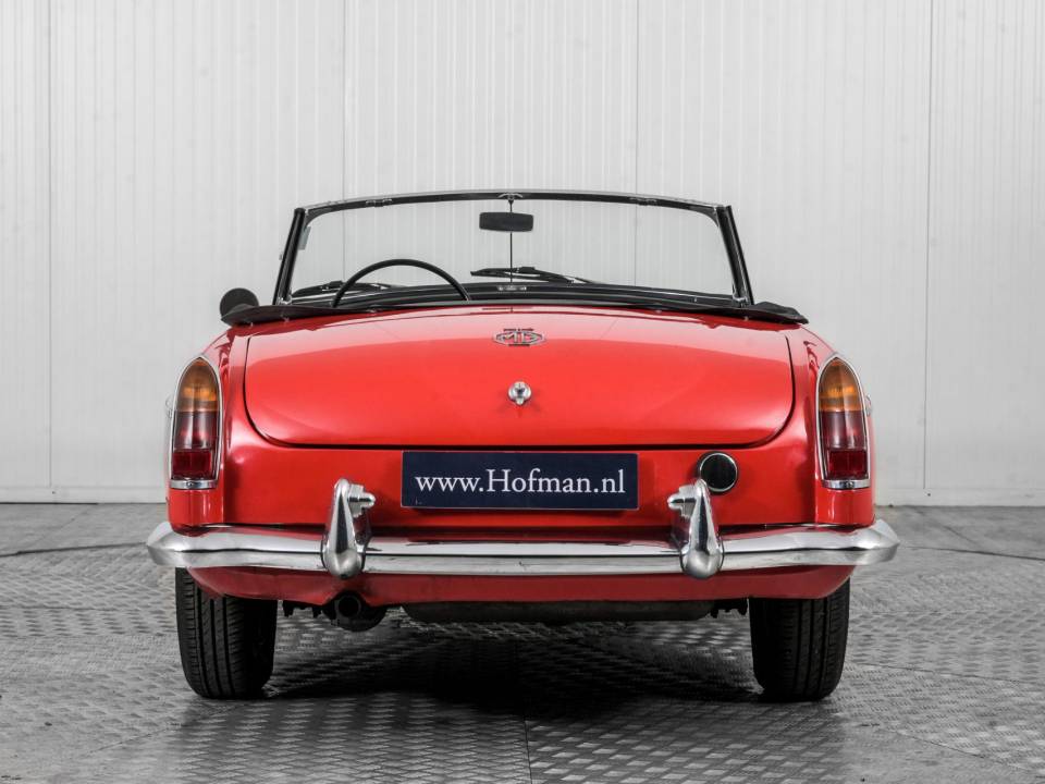 Image 13/50 de MG MGB (1965)