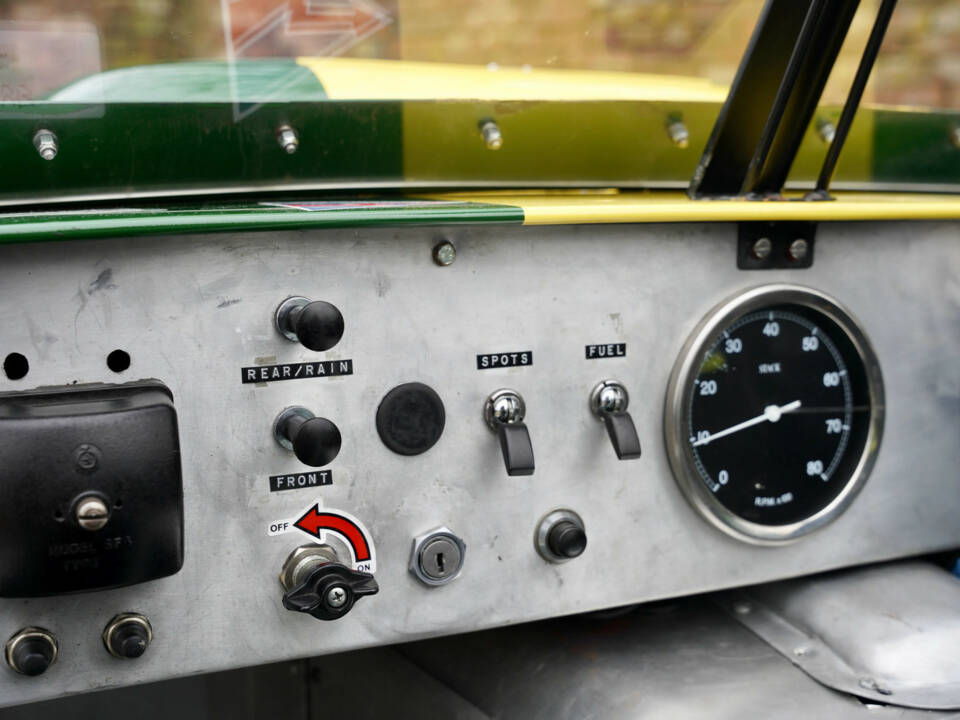 Image 27/50 of Lister Knobbly (1959)